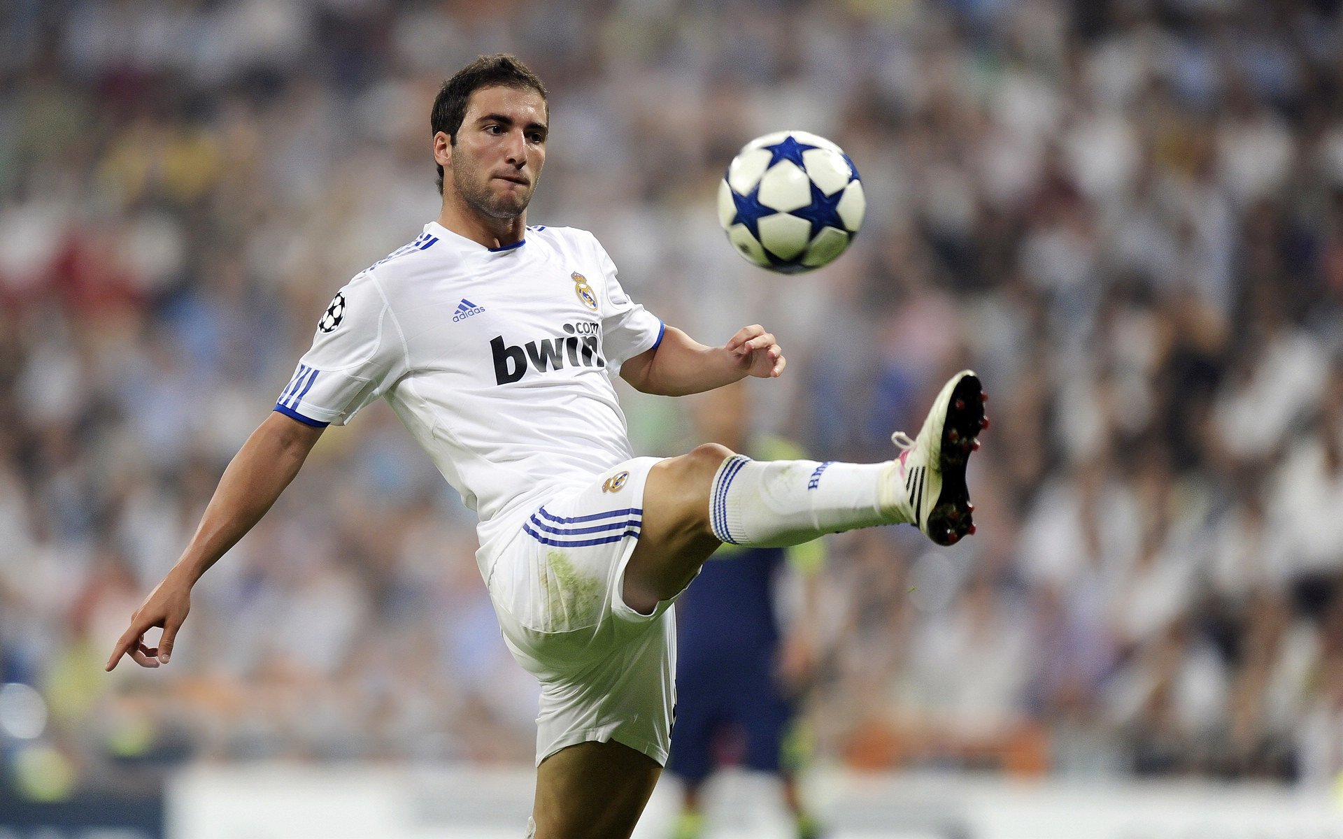 九游APP-马德里德比上演激烈对抗，双方互交白卷，马德里德比视频直播